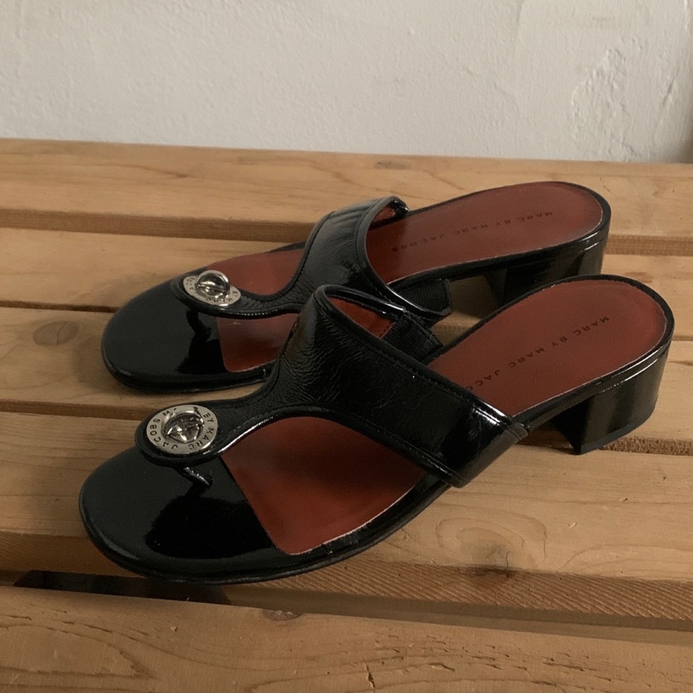 Marc Jacobs black patent leather sandals. In new condition. Size 6-6 1/2.